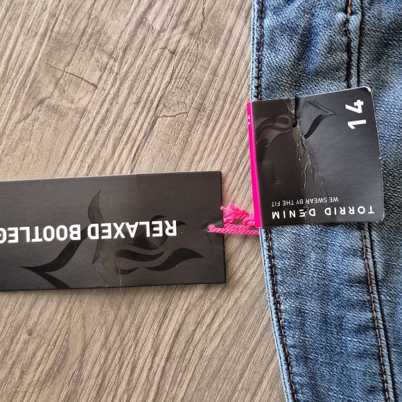 Torrid Blue Distressed Relaxed Bootleg Jeans size 14. BNWT - Picture 5 of 7